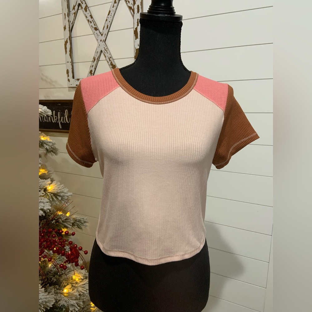 Wild Fable Women’s Pink & Brown Waffle Knit Crop Tee- Size M- BNWT